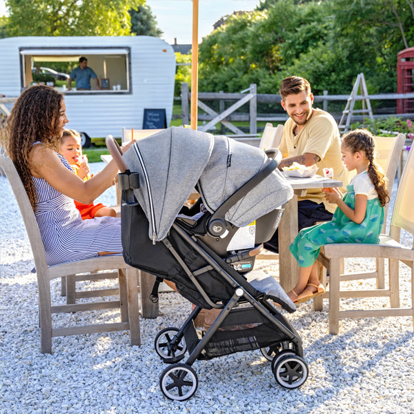 SELF-FOLDING LIGHTWEIGHT TRAVEL STROLLER