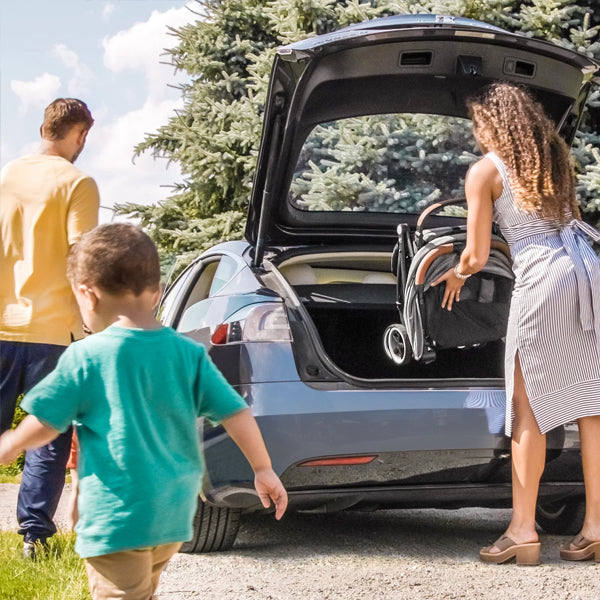 SELF-FOLDING LIGHTWEIGHT TRAVEL STROLLER